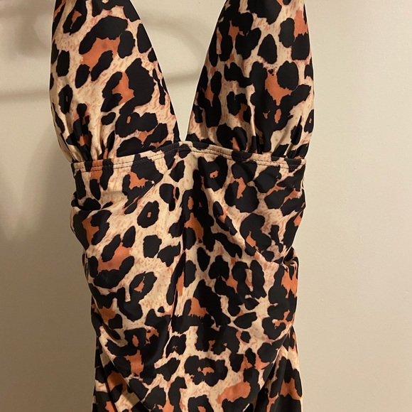 NWOT- Leopard Padded Push Up One Piece, Large - Picture 5 of 7